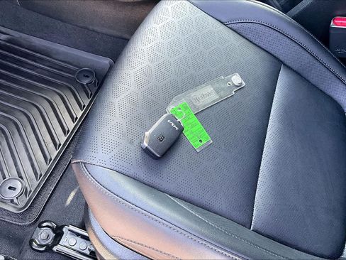 Certified 2026 Kia Seltos EX FWD image 17