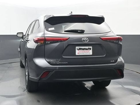 Used 2021 Toyota Highlander XLE FWD image 19