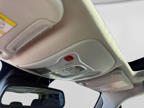 Used 2022 Jeep Renegade Latitude w/ Sun/Sound Group image 27