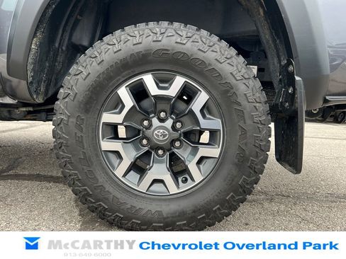 Used 2022 Toyota Tacoma TRD Off-Road w/ TRD Premium Off Road Package image 11