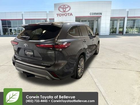 Used 2023 Toyota Highlander Platinum image 8