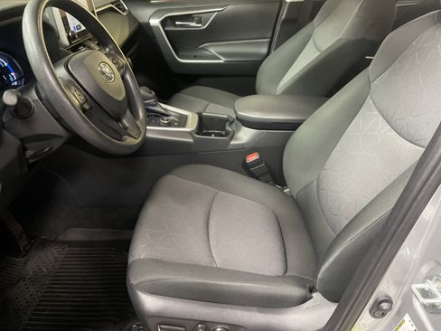Used 2025 Toyota RAV4 XLE image 16