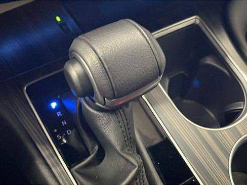 Used 2024 Toyota Sienna Platinum image 23