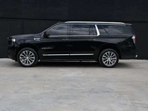 Used 2021 GMC Yukon XL Denali w/ Advanced Technology Package RWD image 6