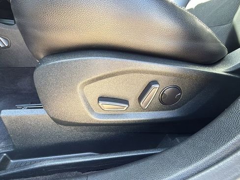 Used 2022 Ford Edge ST image 31