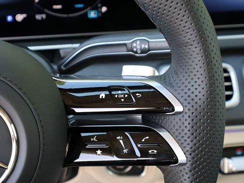 New 2026 Mercedes-Benz GLS 450 4MATIC image 32