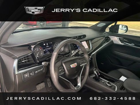 Used 2023 Cadillac XT6 Premium Luxury w/ Technology Package FWD image 8