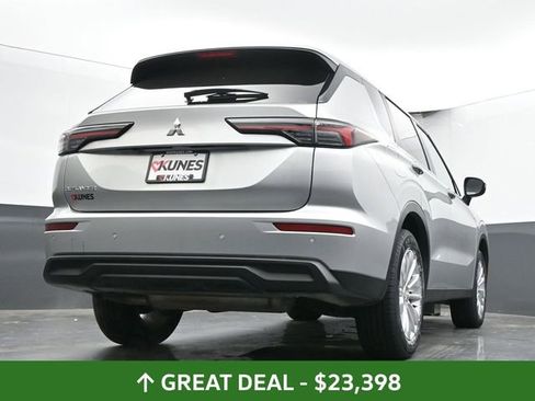 Used 2025 Mitsubishi Outlander ES image 50