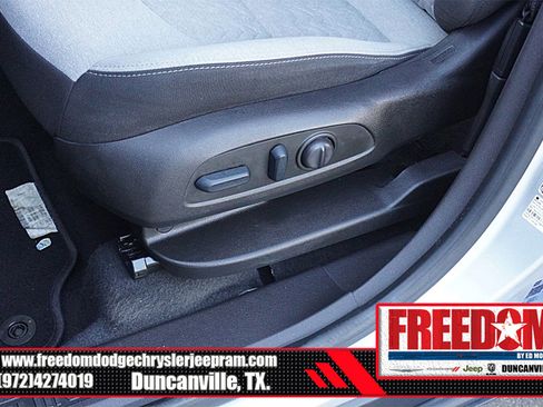 Used 2022 Chevrolet Equinox LT FWD image 36