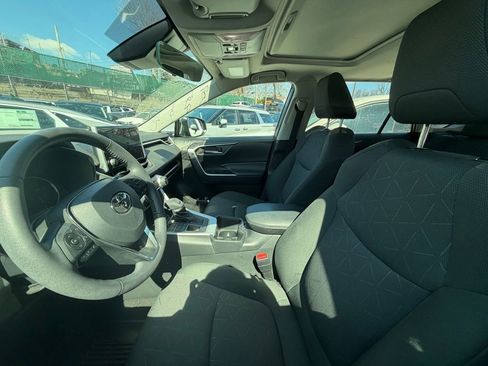 Used 2023 Toyota RAV4 XLE w/ Convenience Package image 5