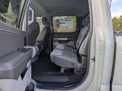 New 2026 Ford F250 XLT w/ XLT Premium Package image 25