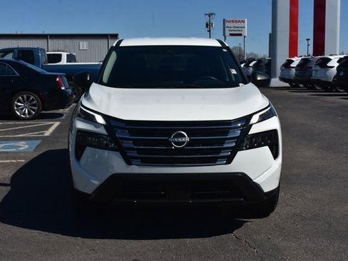 Used 2024 Nissan Rogue S image 2