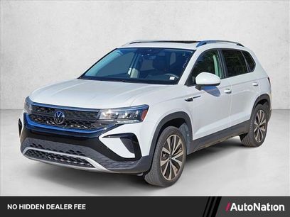 Used 2023 Volkswagen Taos SE w/ Panoramic Sunroof Package