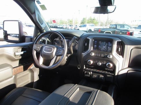 Used 2022 GMC Sierra 3500 Denali w/ Denali Ultimate Package image 25