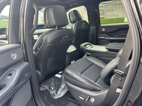New 2026 Lincoln Navigator Reserve w/ Jet Appearance Package AWD/4WD image 27