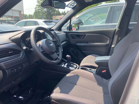 Used 2025 Subaru Forester Premium AWD/4WD image 9