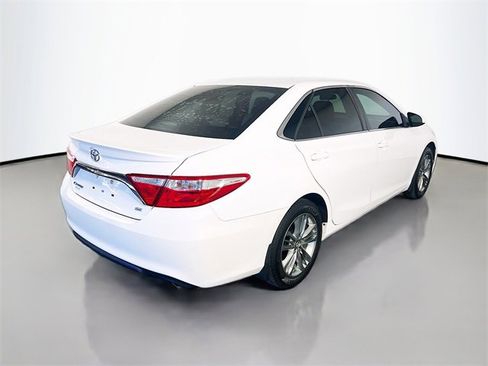Used 2017 Toyota Camry SE image 7