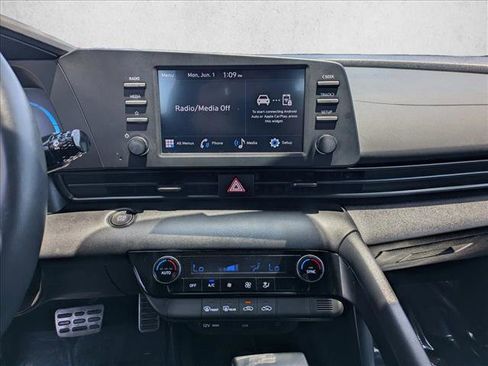 Certified 2025 Hyundai Elantra Sport FWD image 14