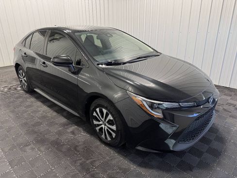 Used 2022 Toyota Corolla LE FWD image 2