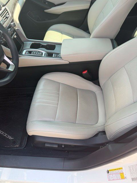 Certified 2022 Honda Accord Touring image 5