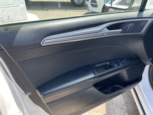 Used 2019 Ford Fusion SE FWD image 13