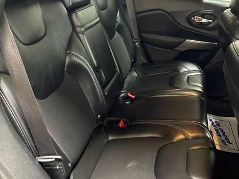Used 2019 Jeep Cherokee Latitude Plus FWD image 25
