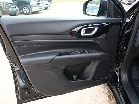 New 2026 Jeep Compass Latitude image 8