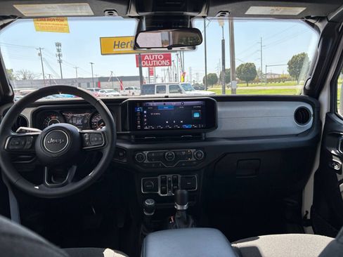 Used 2025 Jeep Wrangler Unlimited Sport AWD/4WD image 32
