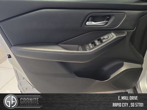 Used 2024 Nissan Rogue SV AWD/4WD image 10