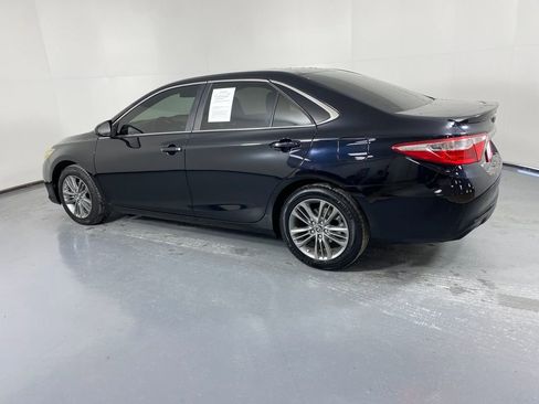 Used 2017 Toyota Camry SE image 4