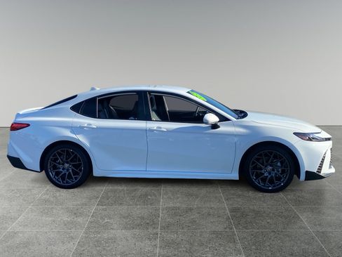 Used 2025 Toyota Camry SE FWD image 6