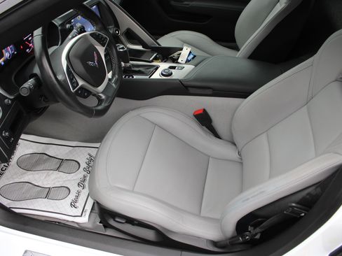 Used 2019 Chevrolet Corvette Stingray Coupe w/ 1LT image 11