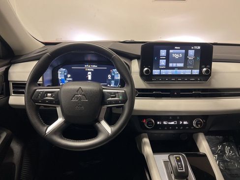 Used 2024 Mitsubishi Outlander SEL image 12