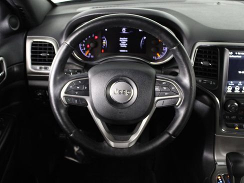 Used 2018 Jeep Grand Cherokee Altitude RWD image 9