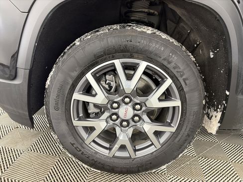 Used 2023 GMC Acadia SLT w/ Preferred Package image 13