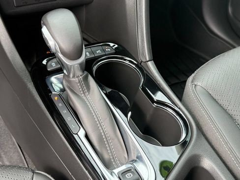 Used 2022 Buick Encore GX Essence w/ Advanced Technology Package FWD image 32