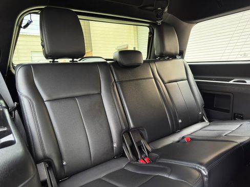 Used 2019 Ford Expedition XLT w/ Equipment Group 202A RWD image 37