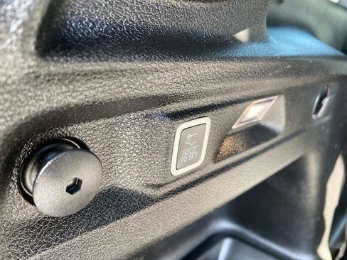 Used 2023 Jeep Grand Cherokee L Laredo image 6