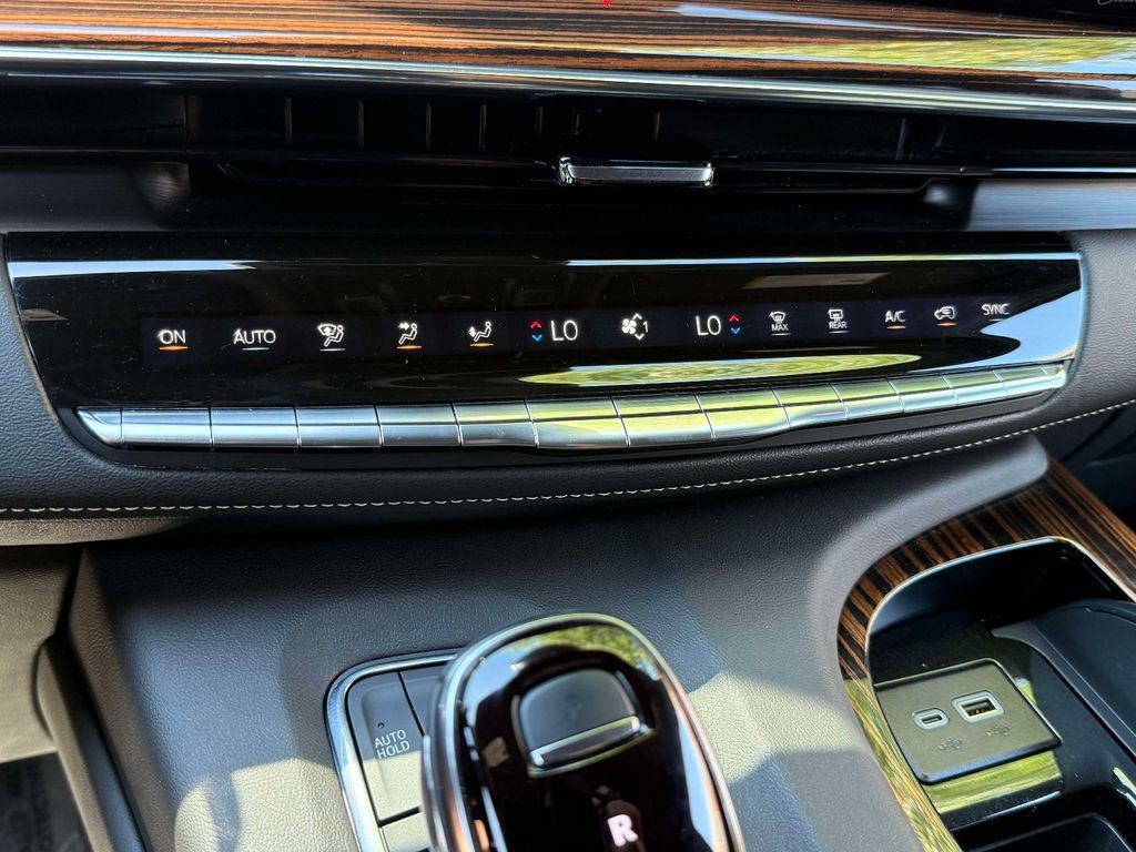 Certified 2024 Cadillac Escalade Luxury AWD/4WD image 27