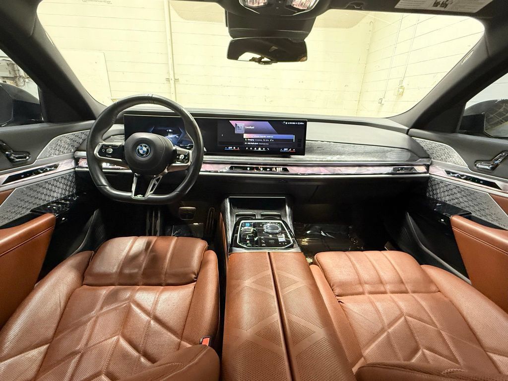 Used 2023 BMW i7 xDrive60 AWD/4WD image 37