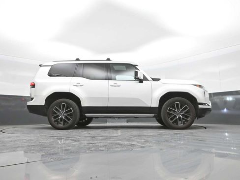 Used 2024 Lexus GX 550 image 51