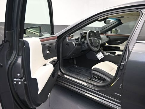 New 2025 Lexus ES 350 w/ Premium Package image 10