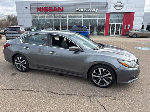Used 2017 Nissan Altima 2.5 SR FWD image 1