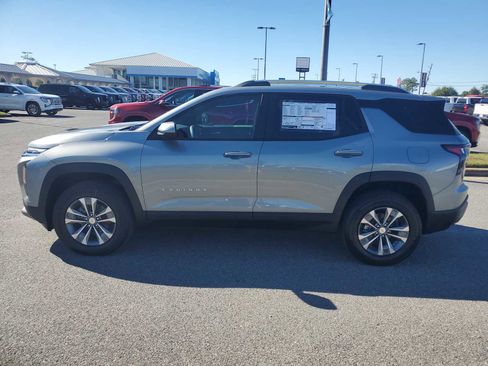 New 2026 Chevrolet Equinox LT w/ Convenience Package II image 2