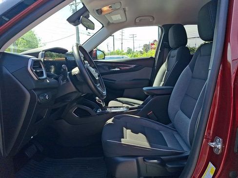 Used 2025 Chevrolet TrailBlazer LT w/ LT Cold Weather Package AWD/4WD image 13