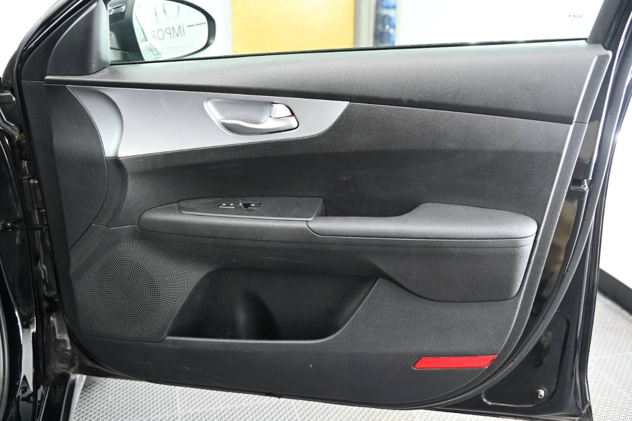 Used 2023 Kia Forte LXS w/ LXS Technology Package FWD image 15