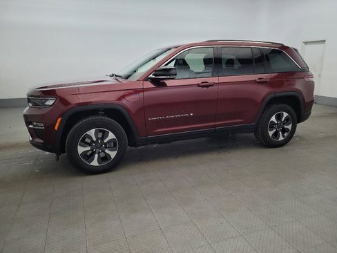 Used 2022 Jeep Grand Cherokee Limited 4xe image 2