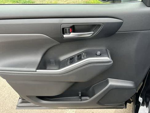 New 2024 Toyota Highlander XLE AWD/4WD image 17