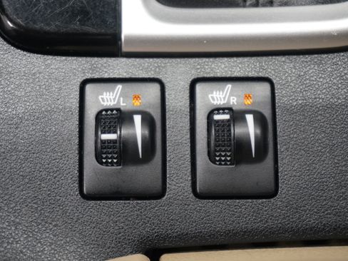 Used 2014 Toyota Highlander XLE FWD image 25