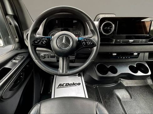 Used 2025 Mercedes-Benz Sprinter 2500 image 9